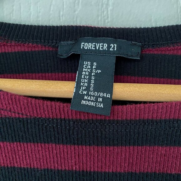 🎬✨ Umbrella Academy - Forever 21 - Red & Black Striped Crop Longsleeve Top - Picture 2 of 6